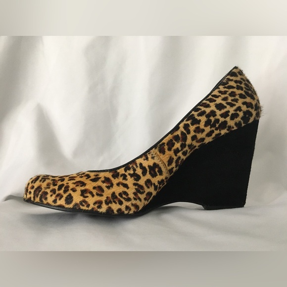 EUC Kate Spade gorgeous leopard print cow fur black suede wedge. - Picture 4 of 16